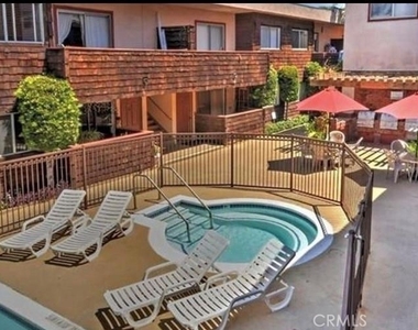 5403 Newcastle - Photo Thumbnail 22