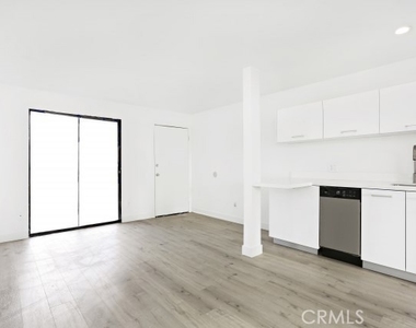 6745 Laurel Canyon - Photo Thumbnail 3