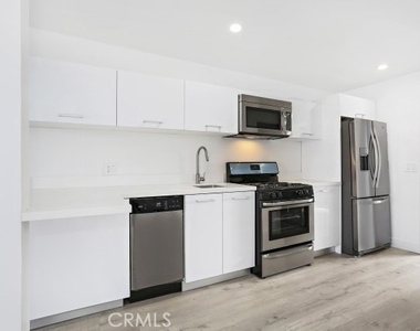 6745 Laurel Canyon - Photo Thumbnail 2