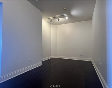 801 S Grand - Photo Thumbnail 2
