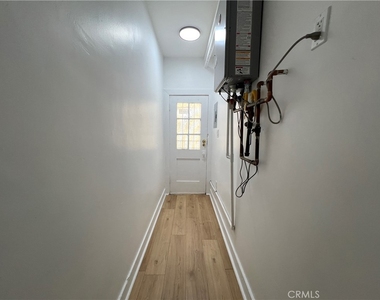1557 W 36th Place - Photo Thumbnail 20