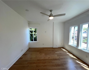 1557 W 36th Place - Photo Thumbnail 7