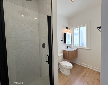 1557 W 36th Place - Photo Thumbnail 18