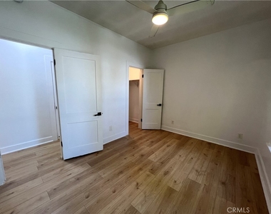 1557 W 36th Place - Photo Thumbnail 16
