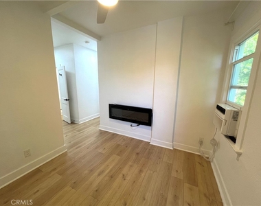 1557 W 36th Place - Photo Thumbnail 14
