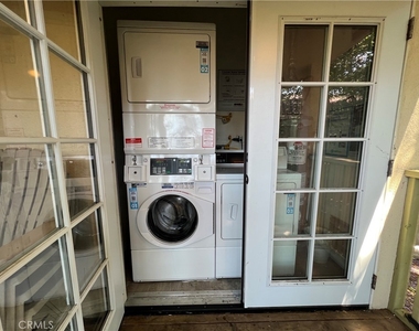 1557 W 36th Place - Photo Thumbnail 24