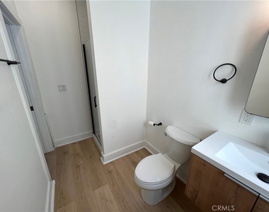 1557 W 36th Place - Photo Thumbnail 19