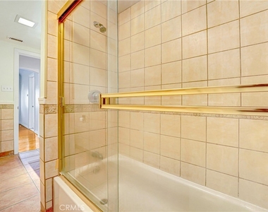 14323 Califa - Photo Thumbnail 7