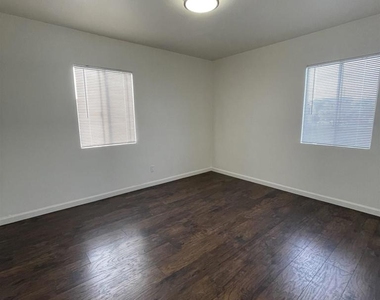 331 E 5th Street - Photo Thumbnail 5