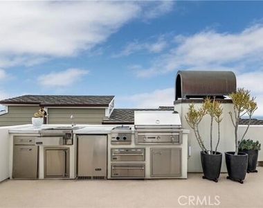 218 Narcissus Avenue - Photo Thumbnail 13