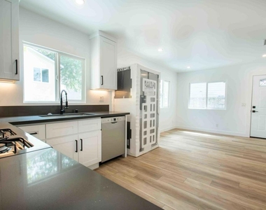 2276 1/2 Ewing Street - Photo Thumbnail 4
