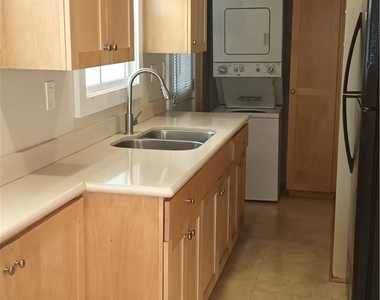 1513 1/2 E Ocean Avenue - Photo Thumbnail 6