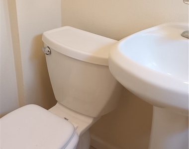 1513 1/2 E Ocean Avenue - Photo Thumbnail 7