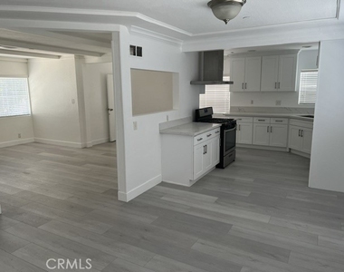 11417 183rd Street - Photo Thumbnail 2