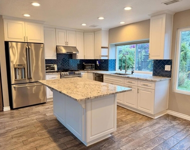 2307 Fair Oak Court - Photo Thumbnail 2