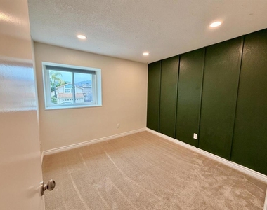 2307 Fair Oak Court - Photo Thumbnail 7