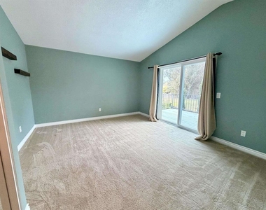 2307 Fair Oak Court - Photo Thumbnail 8