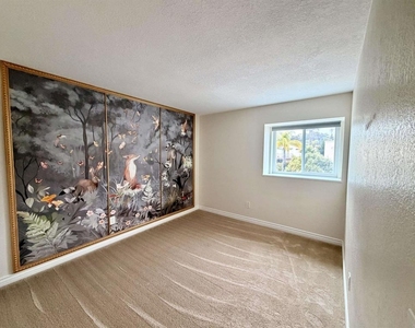 2307 Fair Oak Court - Photo Thumbnail 6