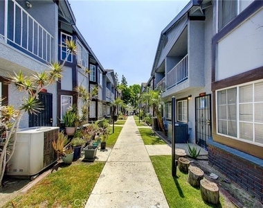 7947 Garfield - Photo Thumbnail 4