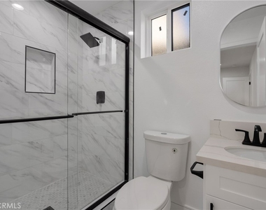 2708 S Cochran Street - Photo Thumbnail 11