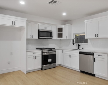 2708 S Cochran Street - Photo Thumbnail 1