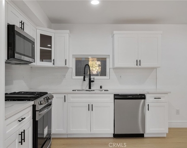 2708 S Cochran Street - Photo Thumbnail 2