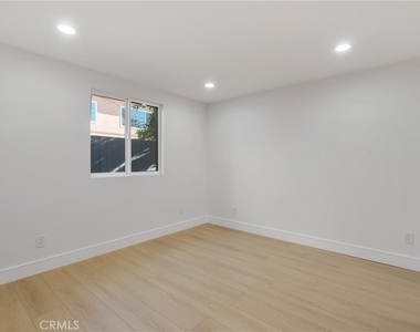 2708 S Cochran Street - Photo Thumbnail 13