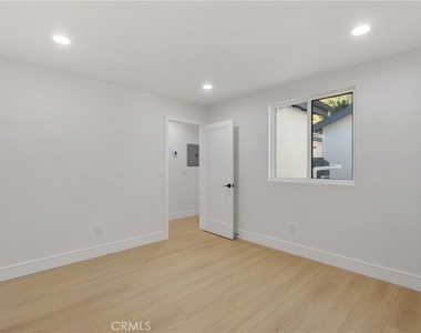 2708 S Cochran Street - Photo Thumbnail 10