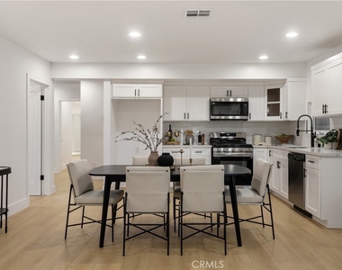 2706 S Cochran Street - Photo Thumbnail 5