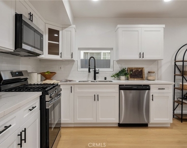 2706 S Cochran Street - Photo Thumbnail 9