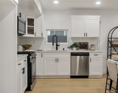 2706 S Cochran Street - Photo Thumbnail 7