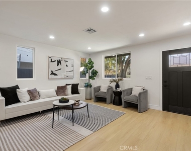 2706 S Cochran Street - Photo Thumbnail 1
