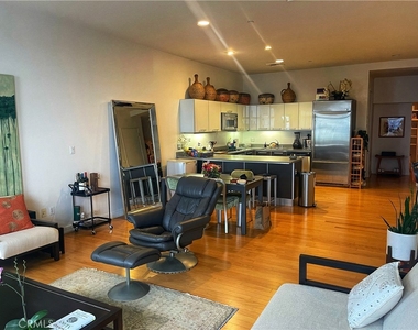 801 S Grand - Photo Thumbnail 15