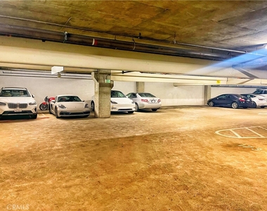 801 S Grand - Photo Thumbnail 13