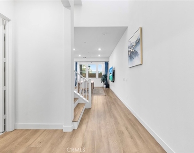885 Poppy Court - Photo Thumbnail 3