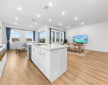 885 Poppy Court - Photo Thumbnail 9