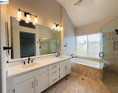 910 Vista Pointe - Photo Thumbnail 5