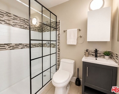 1212 W 37th Drive - Photo Thumbnail 3