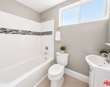 1212 W 37th Drive - Photo Thumbnail 12