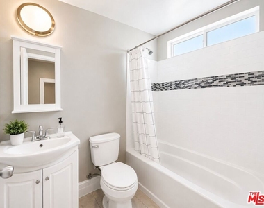1212 W 37th Drive - Photo Thumbnail 8