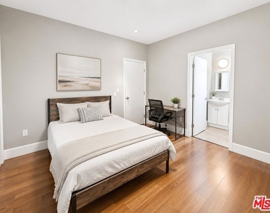 1212 W 37th Drive - Photo Thumbnail 7
