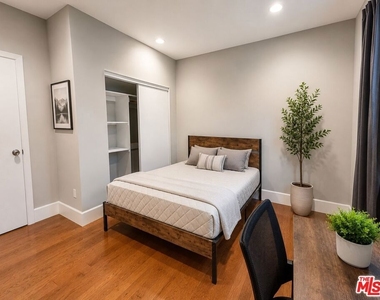 1212 W 37th Drive - Photo Thumbnail 4