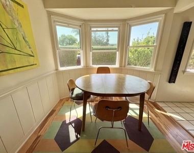 943 Indiana Avenue - Photo Thumbnail 5