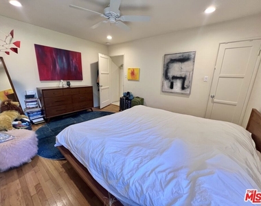 943 Indiana Avenue - Photo Thumbnail 12