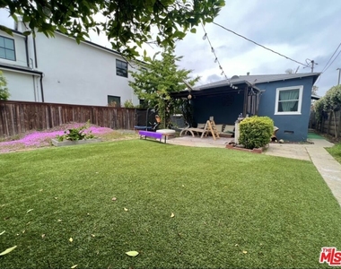 943 Indiana Avenue - Photo Thumbnail 18