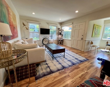 943 Indiana Avenue - Photo Thumbnail 4