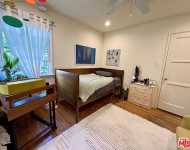 943 Indiana Avenue - Photo Thumbnail 15