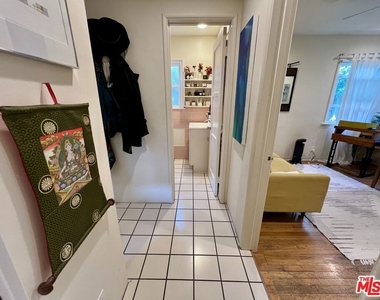 943 Indiana Avenue - Photo Thumbnail 9
