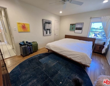 943 Indiana Avenue - Photo Thumbnail 11