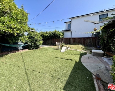 943 Indiana Avenue - Photo Thumbnail 20